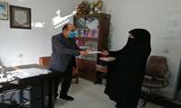 قدردانی ریس مرکز بهداشت و درمان از داوطلب سلامت نمونه شهرستان آستانه اشرفیه