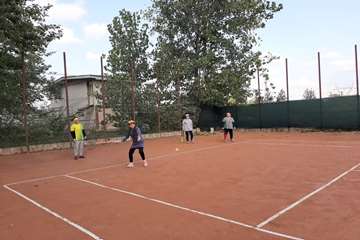 برگزاری مسابقه تنیس خاکی ویژه بانوان 